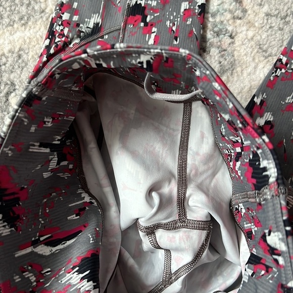 Lululemon Fast and Free High Rise Leggings - Picture 6 of 12